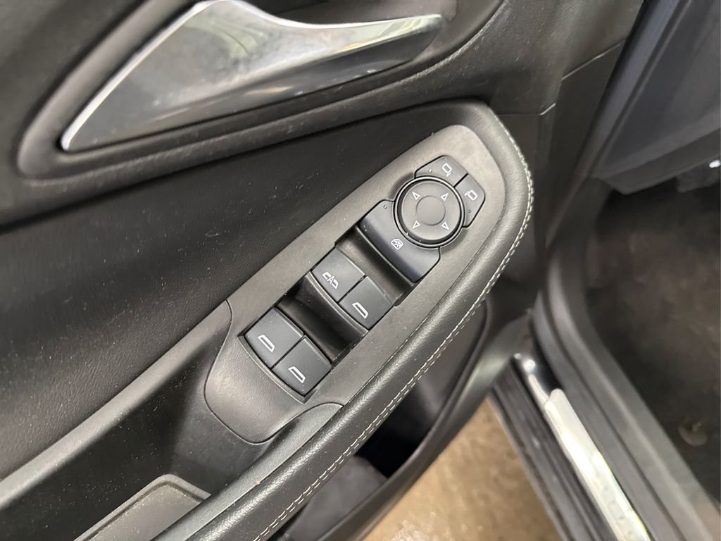 Used 2023 Black Buick Select image 34