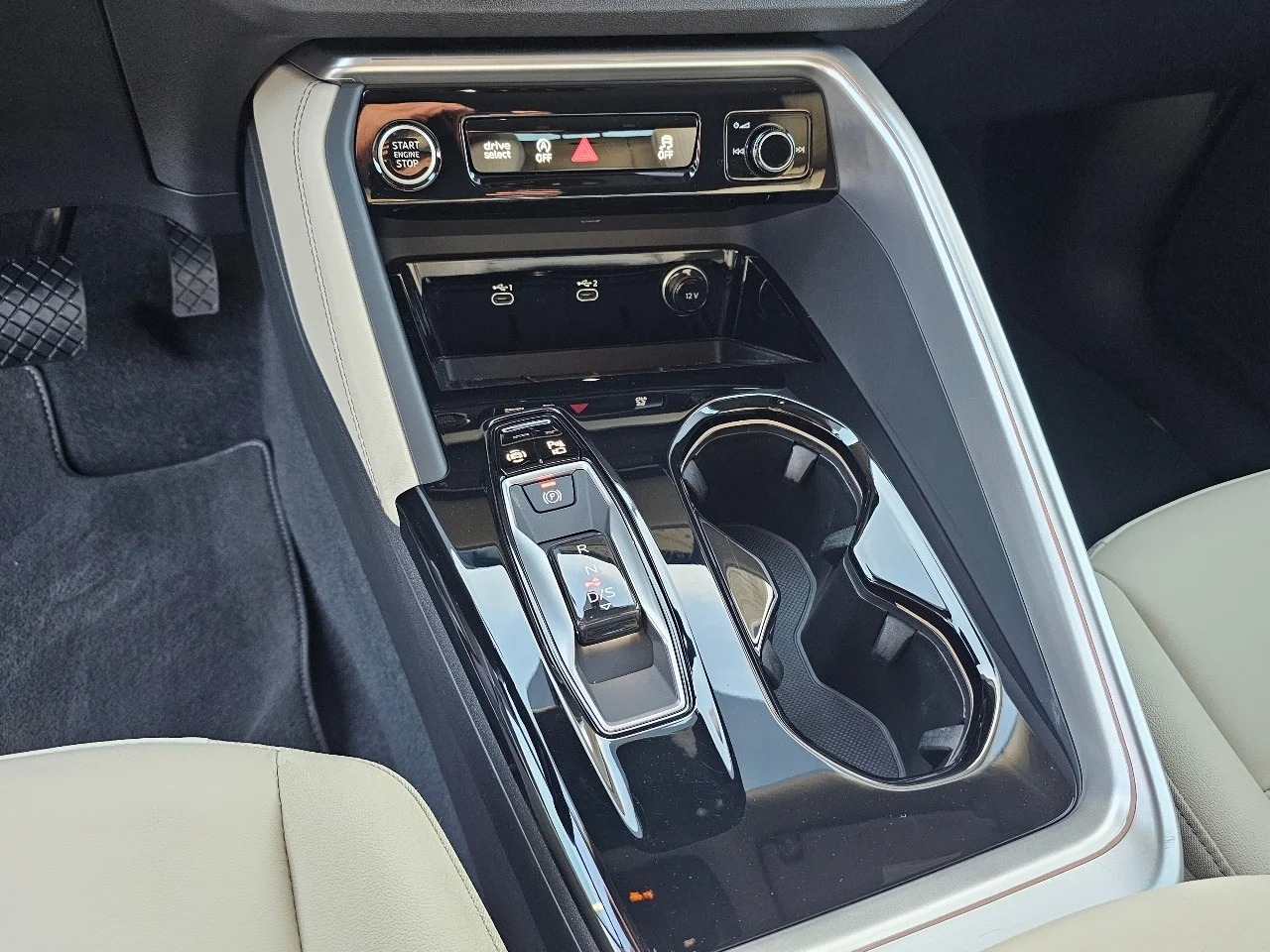 Used 2025 Glacier White Metallic Audi  image 11