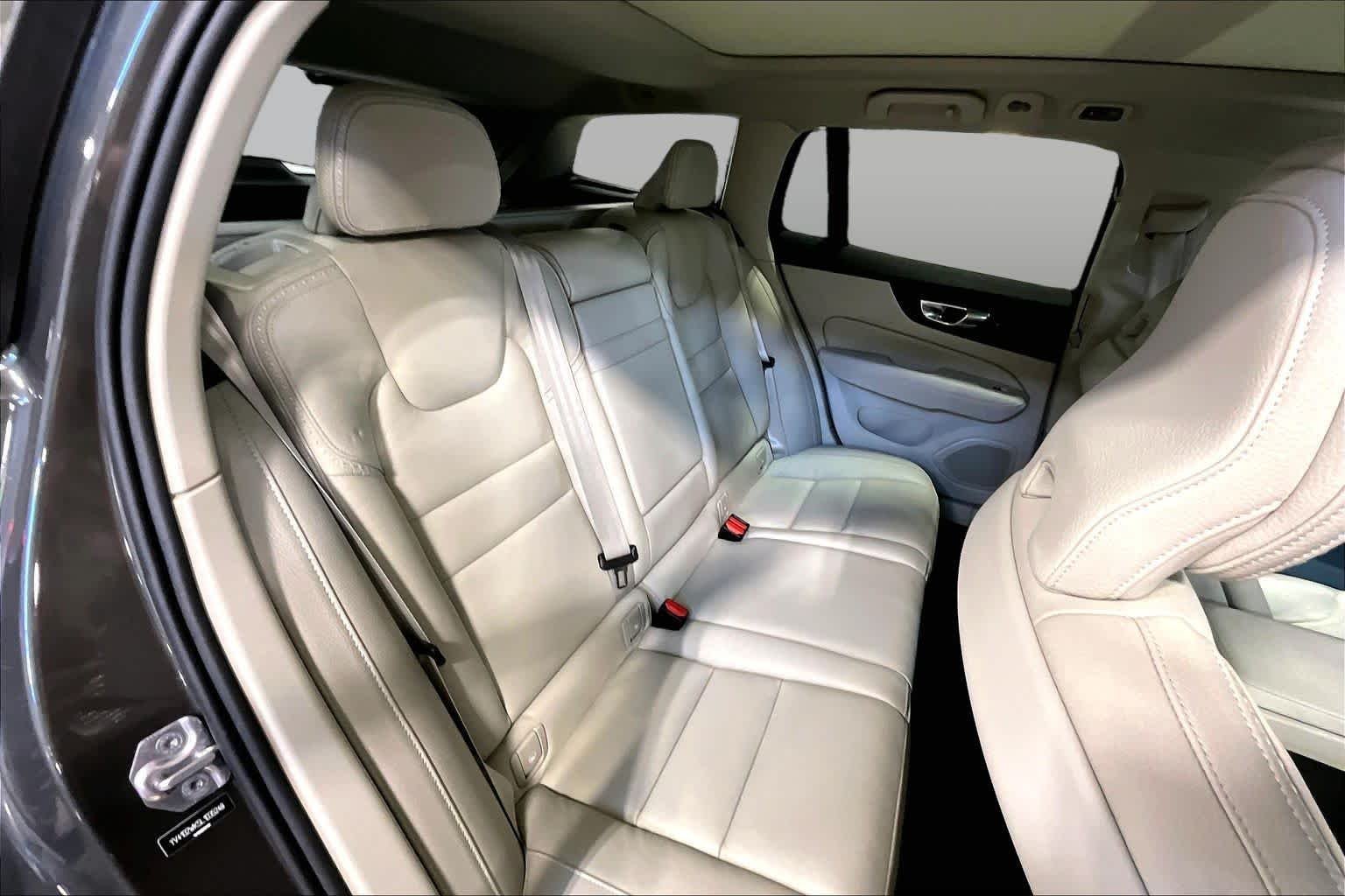 Used 2020 Pine Grey Metallic Volvo  image 19