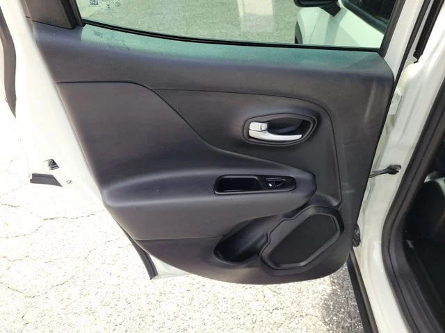 Used 2022 White Jeep Sport image 14