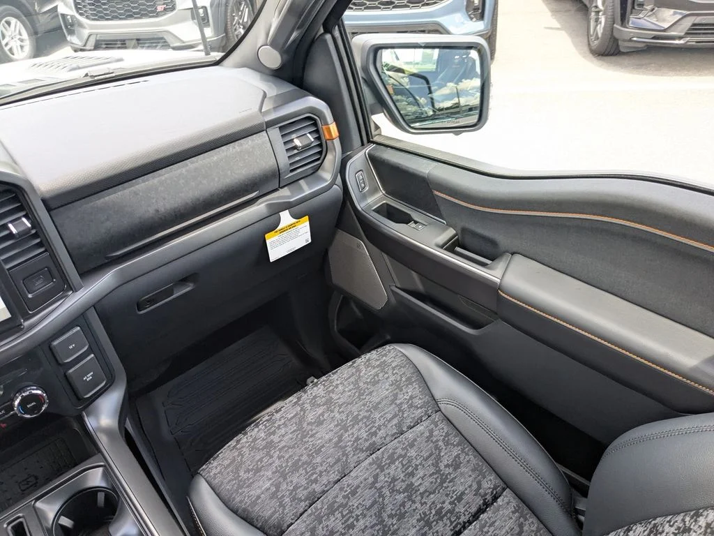 New 2026 Oxford White Ford Tremor image 17