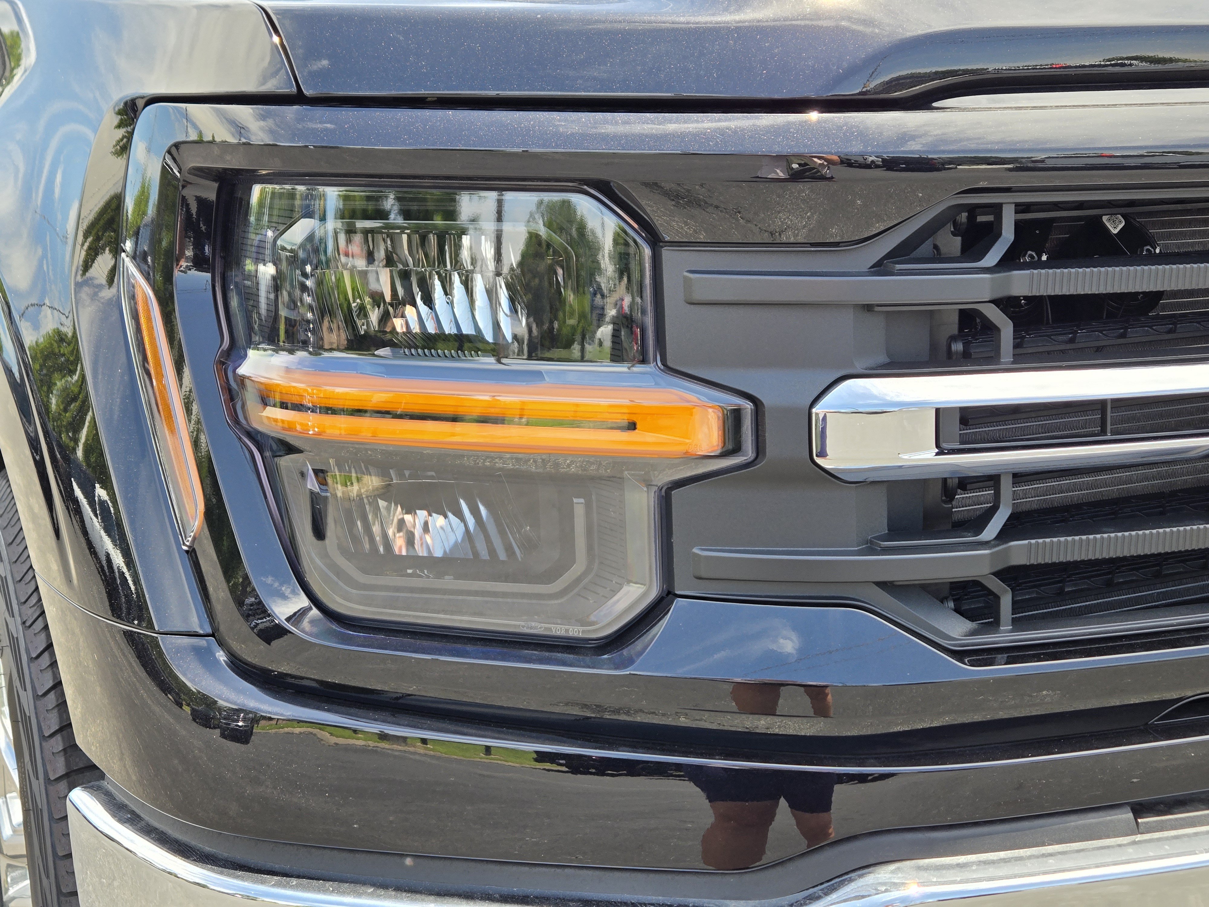 New 2026 AGATE BLACK METALLIC FORD XLT image 4