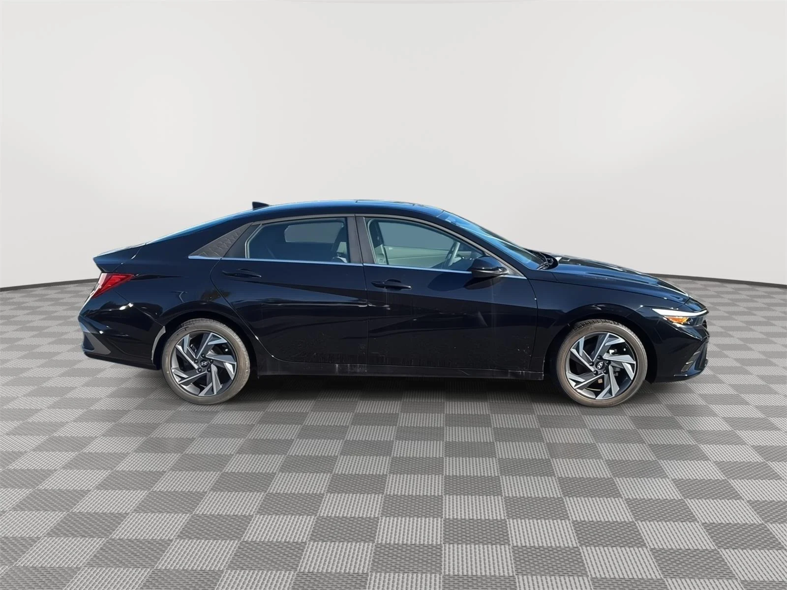 Certified Used 2025 Abyss Black Hyundai SEL Convenience image 4