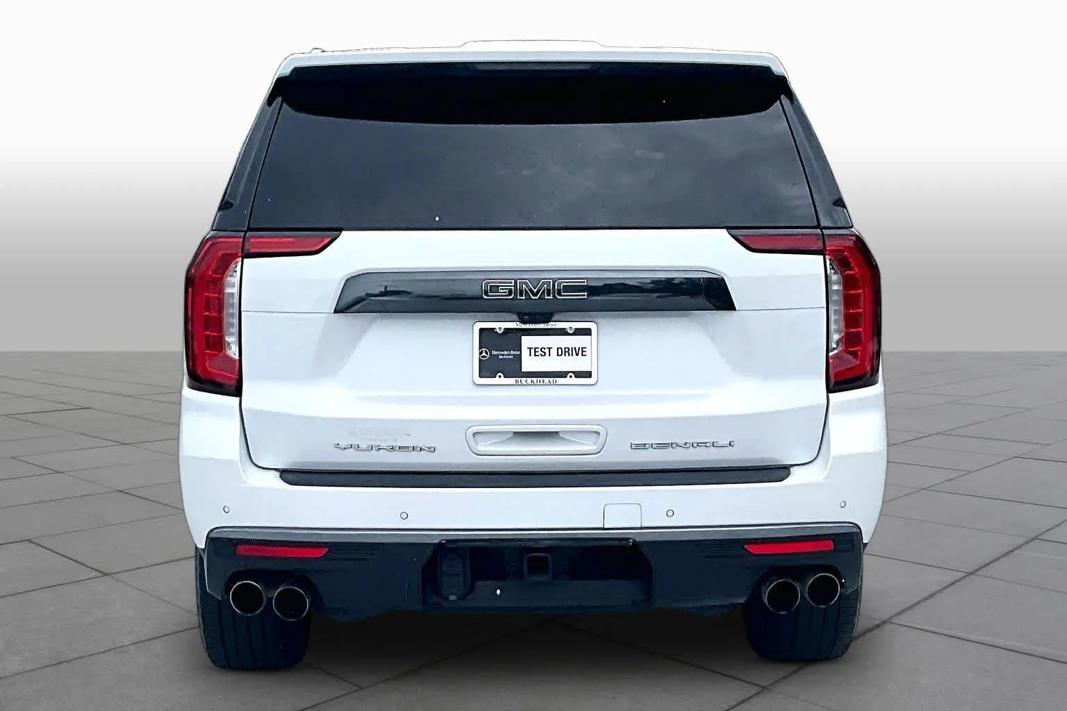 Used 2023 White Frost Tricoat GMC Denali Ultimate image 5