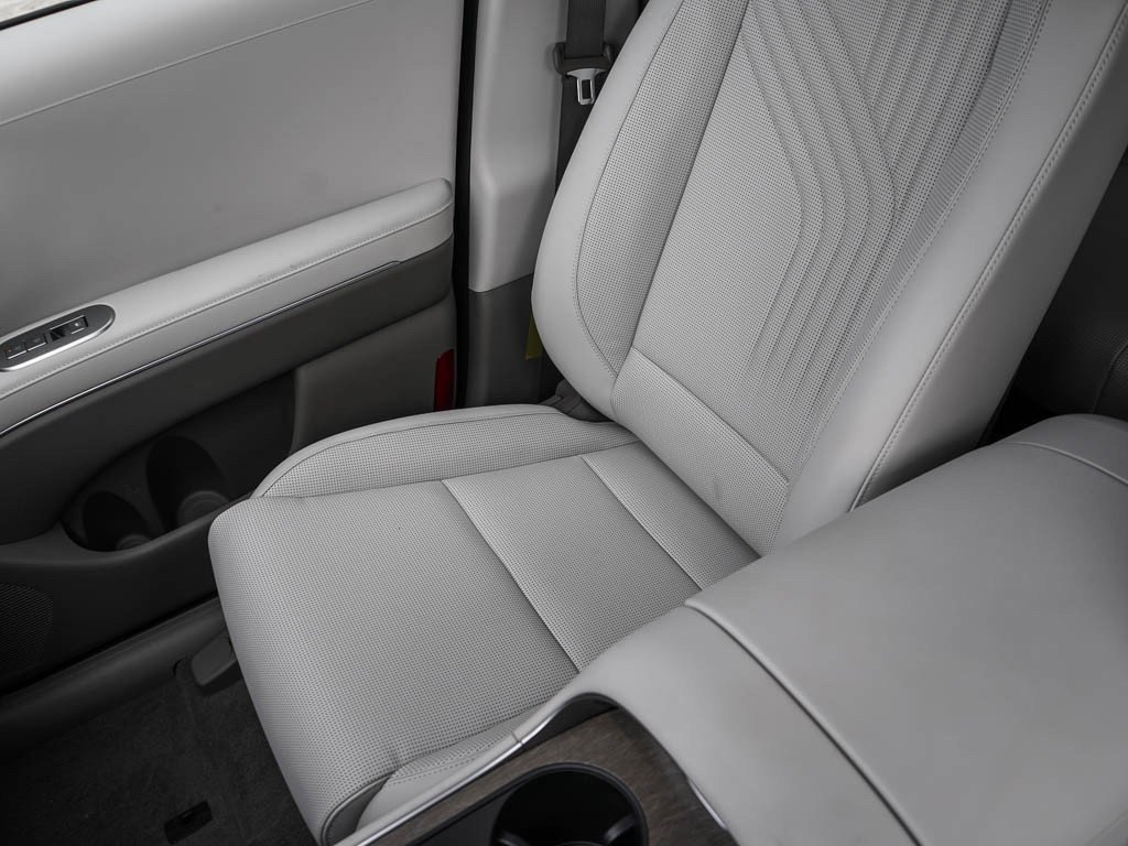 New 2026 Classy Blue Pearl Hyundai SEL 8P AWD image 27