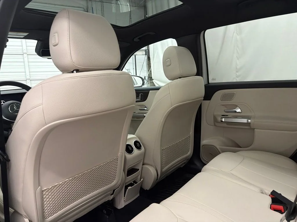 New 2026 White Mercedes-Benz GLB 250 image 17