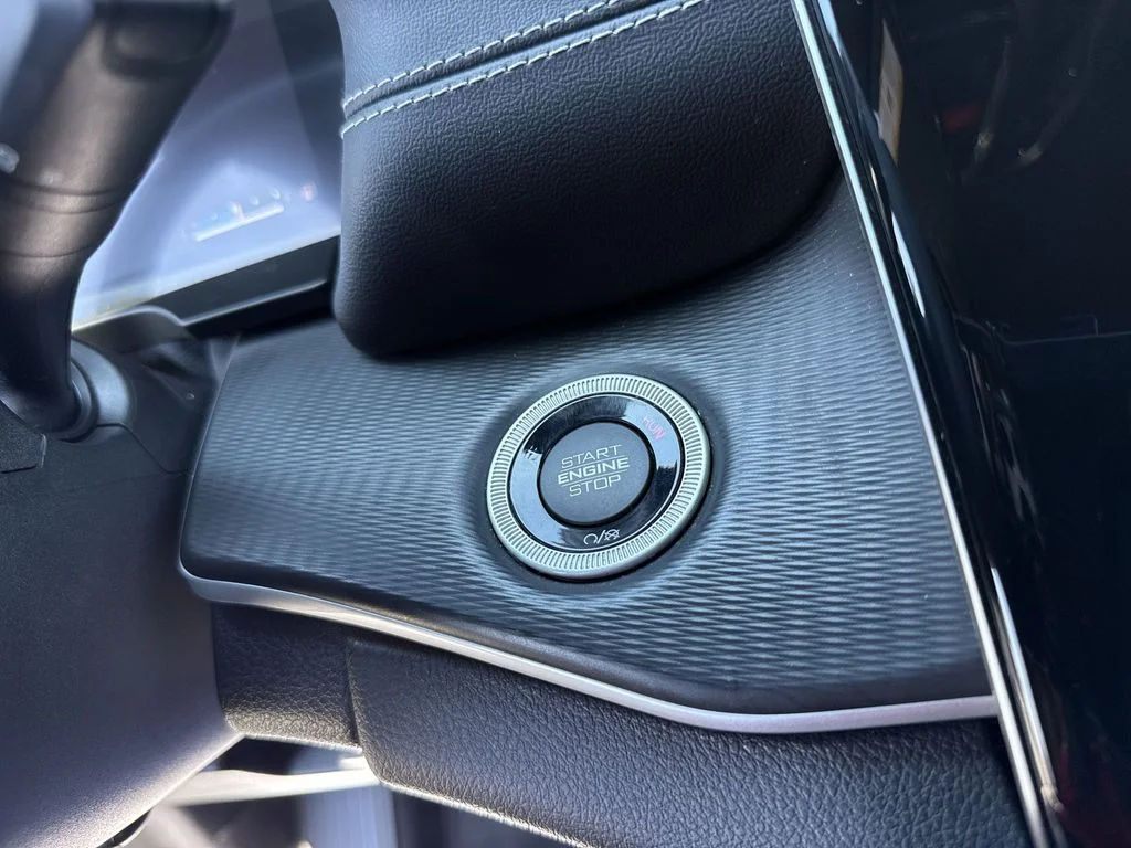 Used 2023 Diamond Black Jeep Altitude X image 21