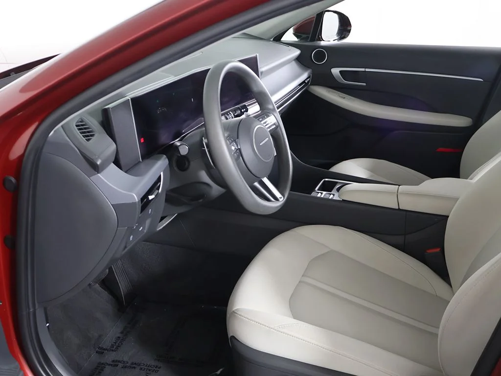 Used 2025 Red Hyundai SEL image 21