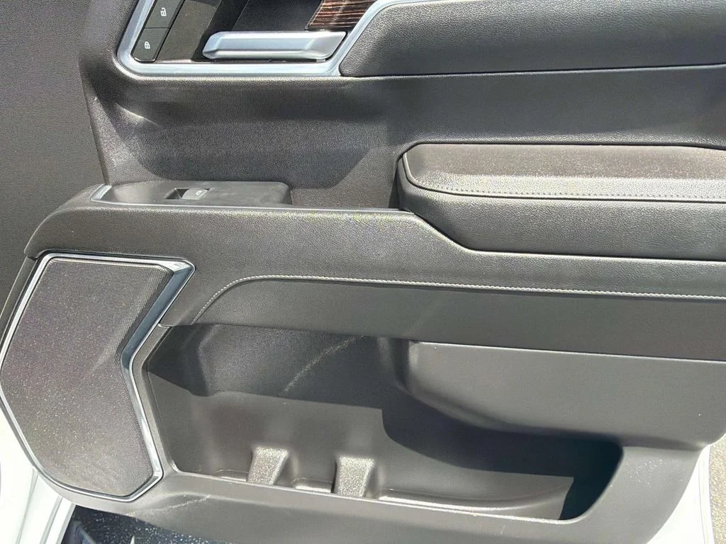 Used 2023 Summit White GMC Elevation image 32
