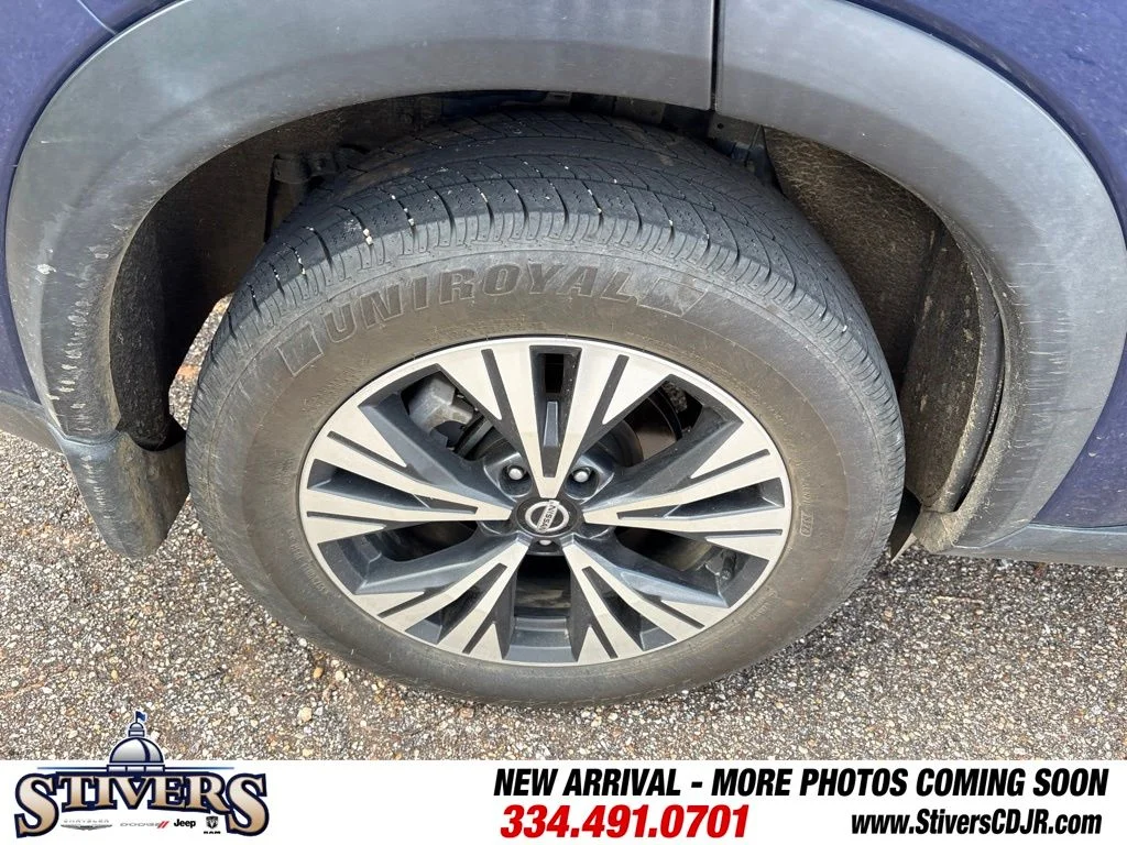 Used 2021 Blue Nissan SV image 9