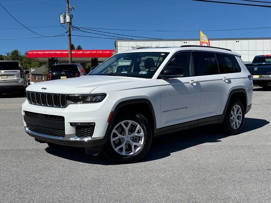 Used 2022 White Jeep Limited image 2