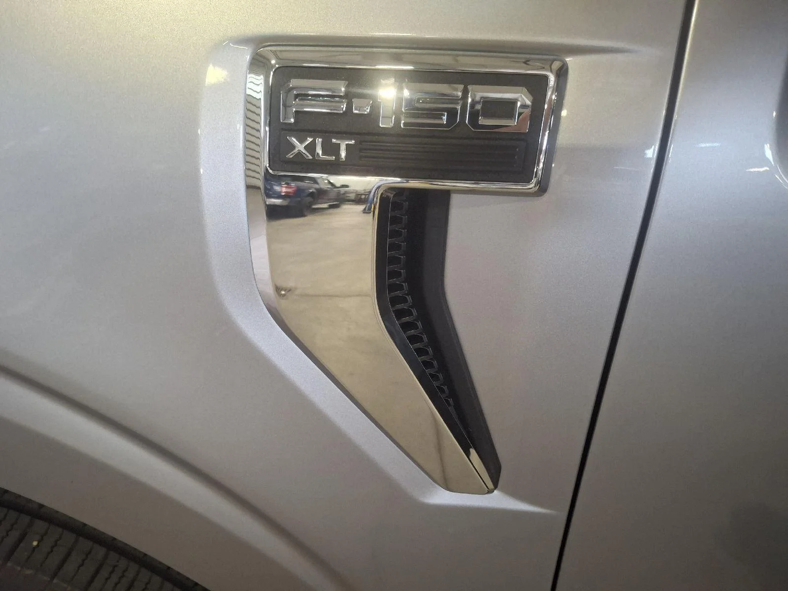 Used 2023 Iconic Silver Ford XLT image 28