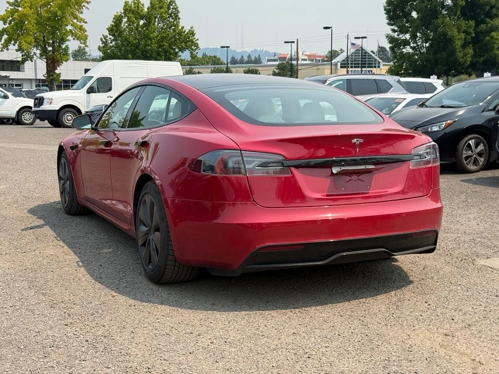 Used 2022  Tesla Base image 3