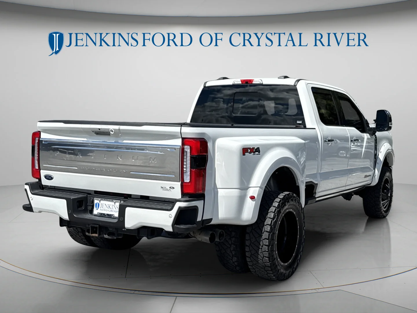 Used 2024 Star White Metallic Tri-Coat Ford Platinum image 3