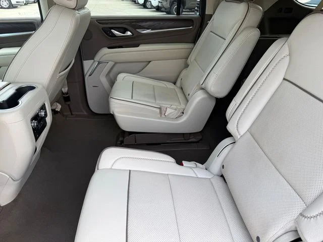 Used 2022 White Frost GMC Denali image 29