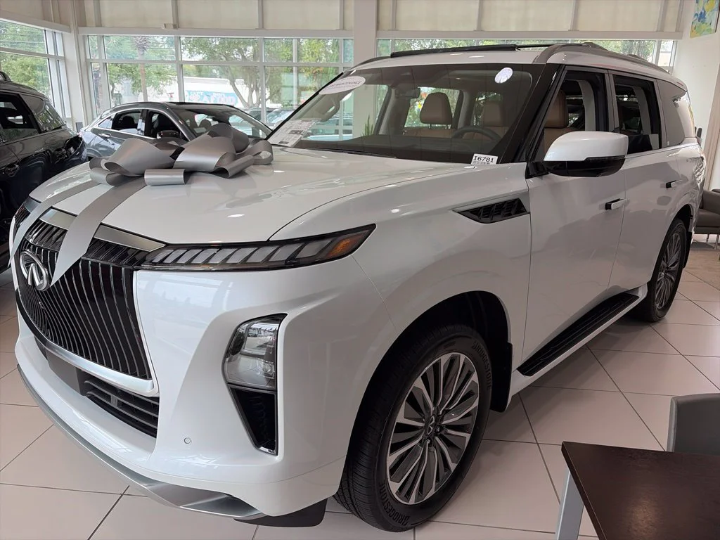 New 2027 RADIANT WHITE INFINITI LUXE image 1