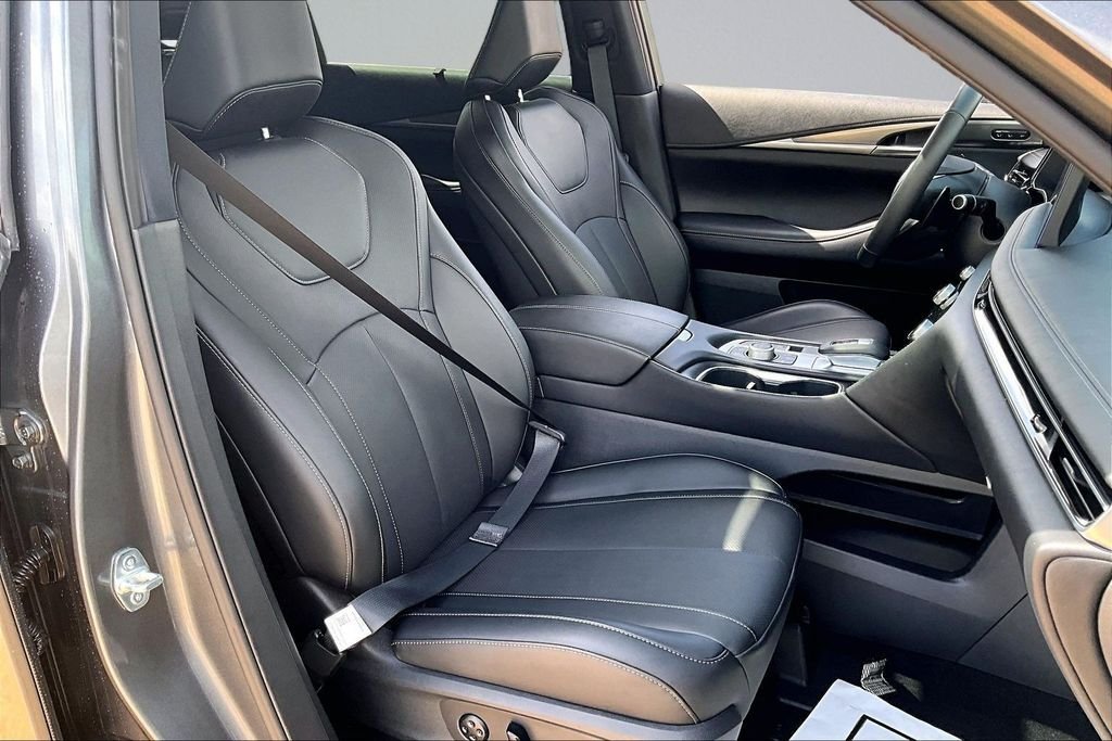 Used 2026 Gray INFINITI LUXE image 7