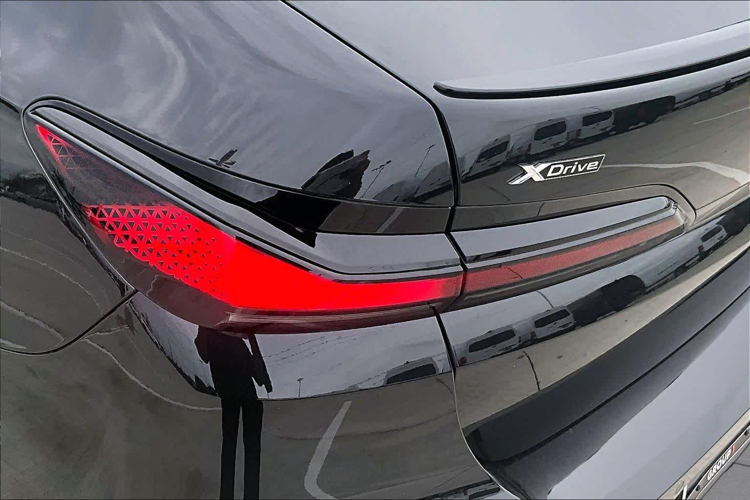 Used 2026 Black Sapphire Metallic BMW 760i xDrive image 27