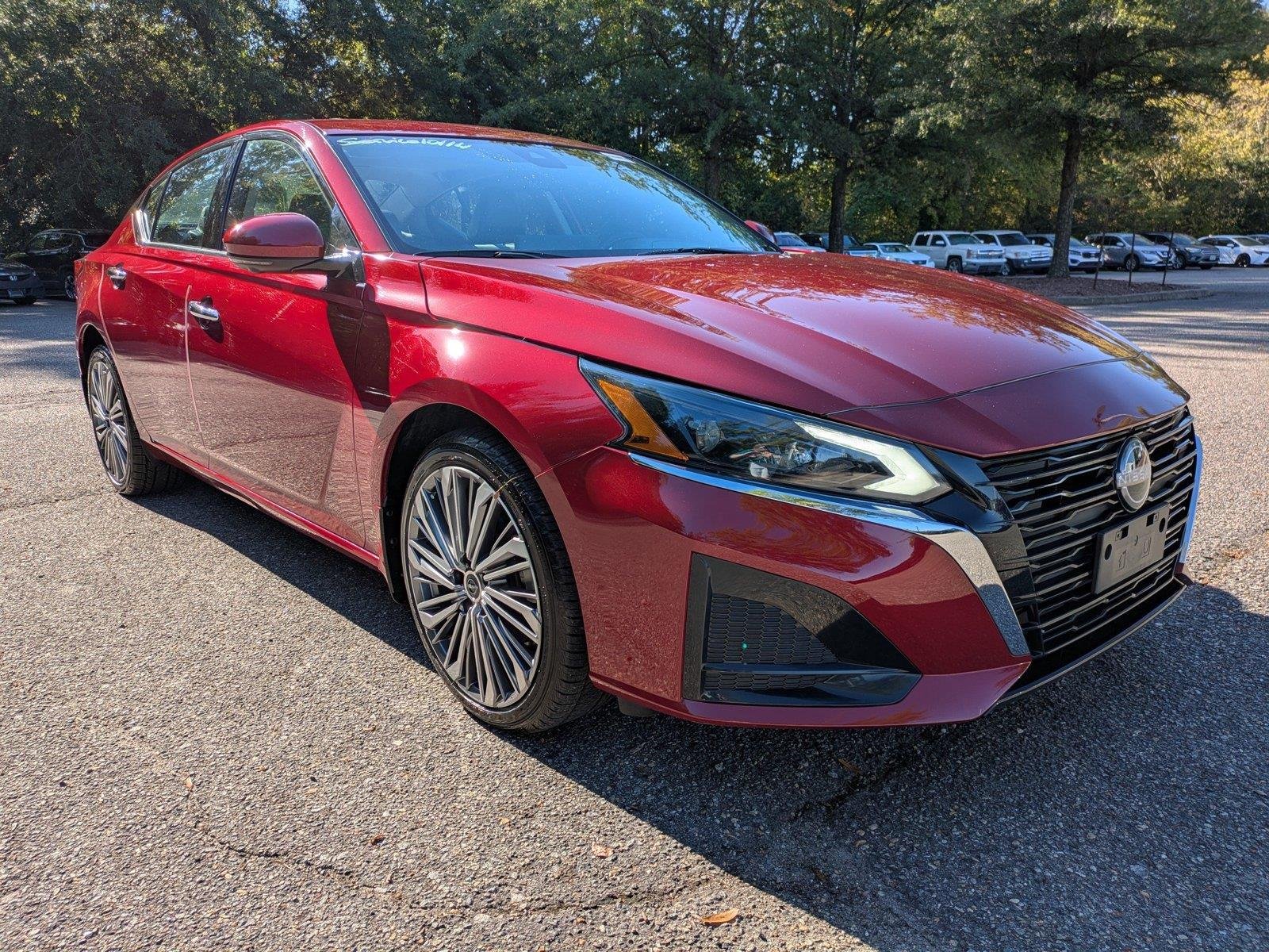 Used 2023 Scarlet Ember Tintcoat Nissan 2.5 SL image 1