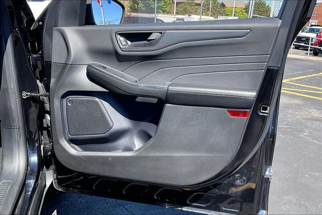 Used 2024 Black Metallic Ford Active image 23