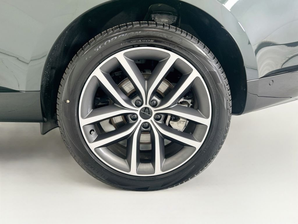New 2026 Belgravia Green Land Rover SE image 30