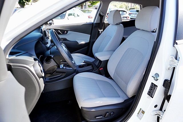 Used 2023 White Hyundai SEL image 14