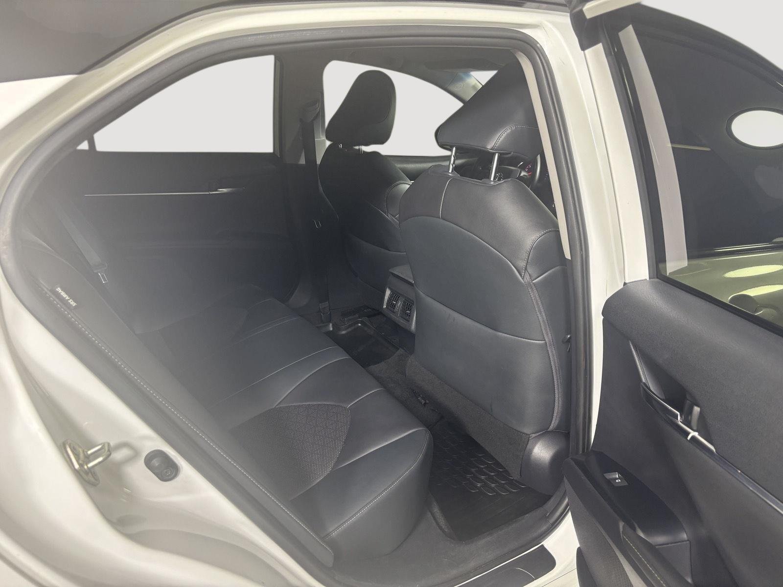 Used 2019 Wind Chill Pearl w/Midnight Black Metallic Roof Toyota XSE V6 image 5