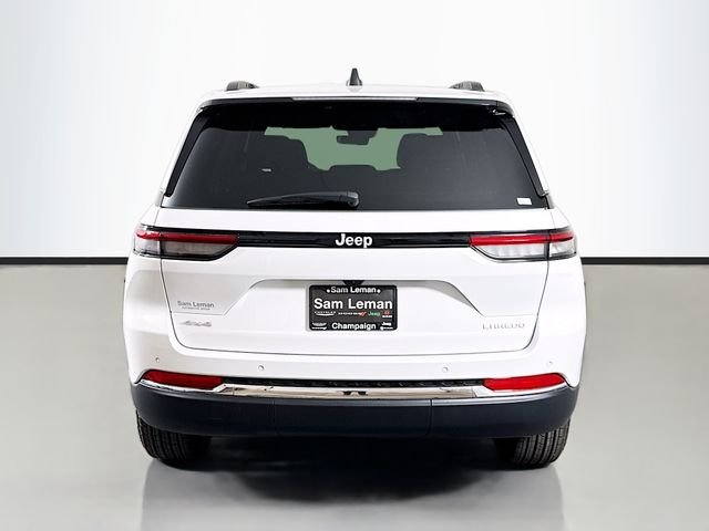 New 2026 Bright White Clear-Coat Exterior Paint Jeep Laredo X image 6