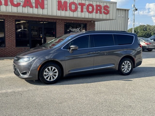 2017 Chrysler Pacifica Touring L photo 2
