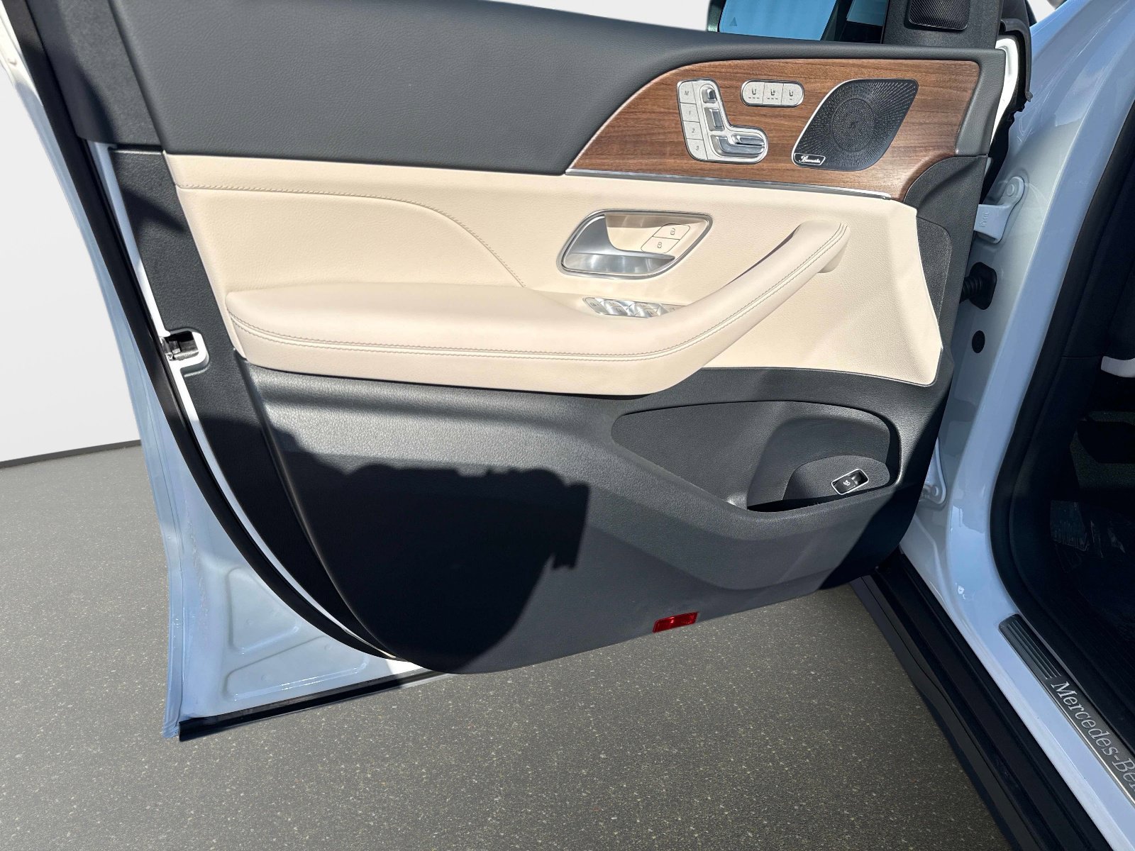 New 2026 Polar White Mercedes-Benz 450 4MATIC® SUV image 18
