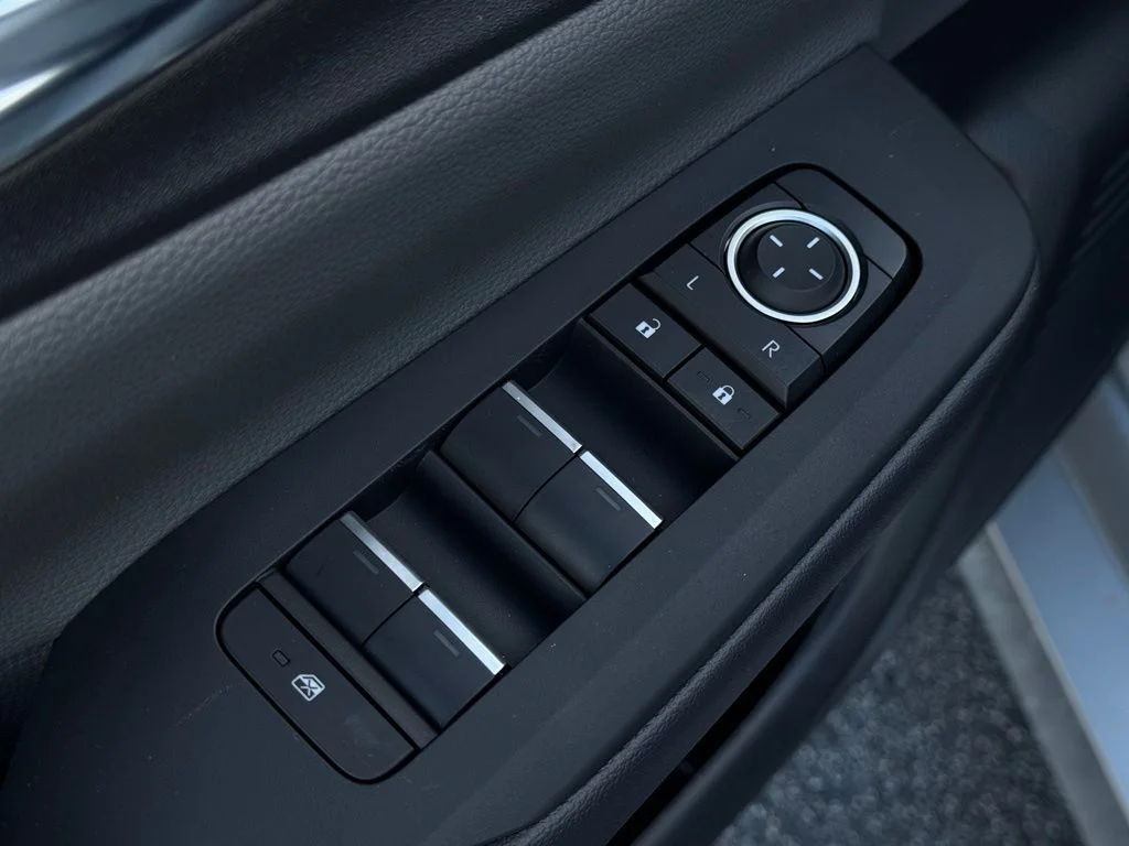 2026 Toyota Prius Limited - Photo 9