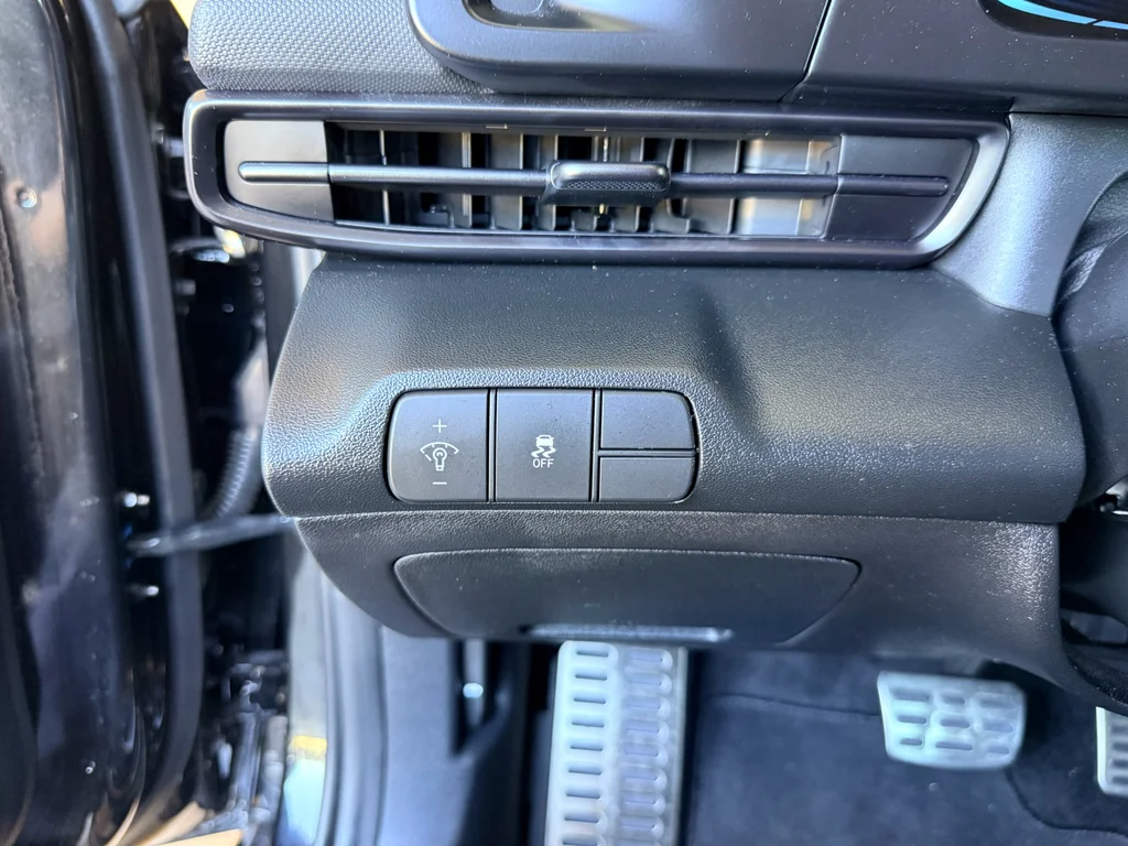 Used 2025 Abyss Black Hyundai SEL Sport image 16