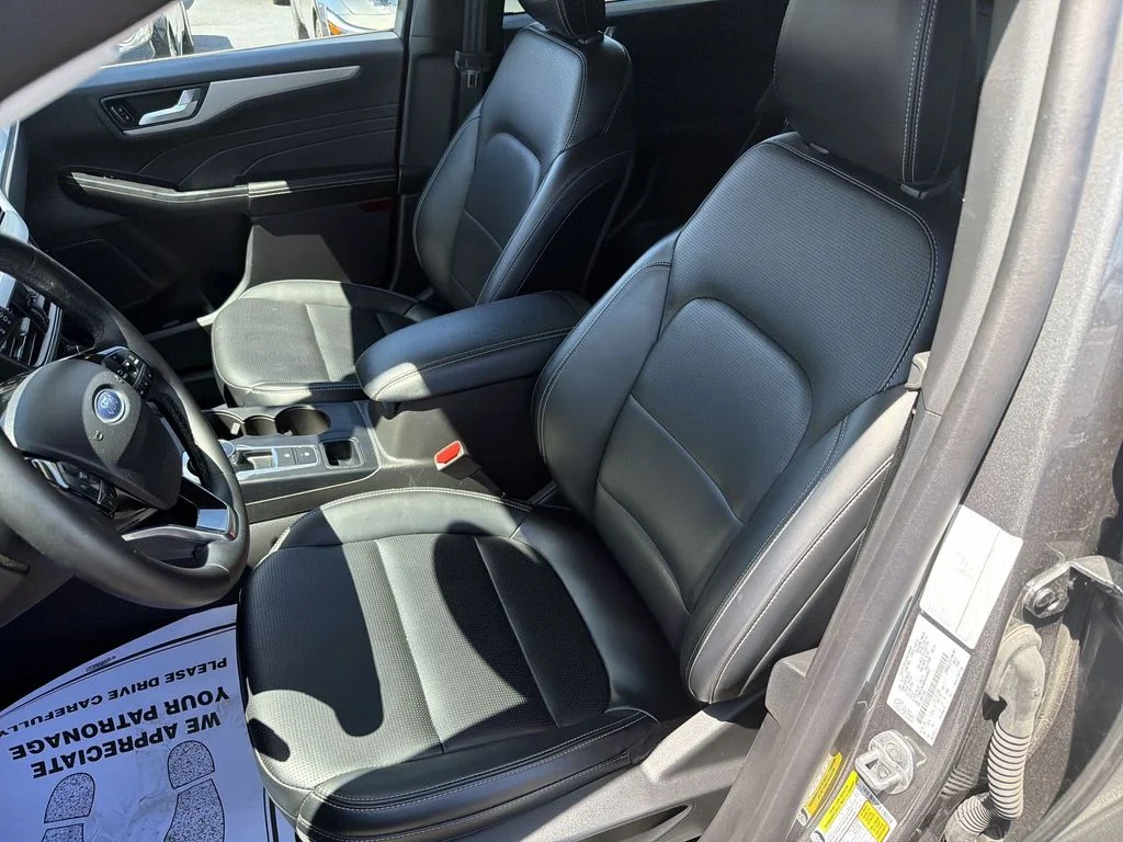 Used 2025  Ford Platinum image 17
