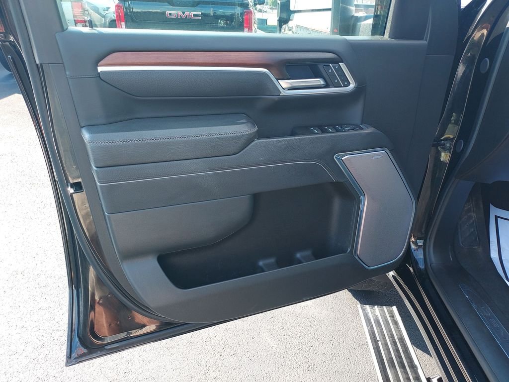 Used 2025 Black GMC Denali image 11