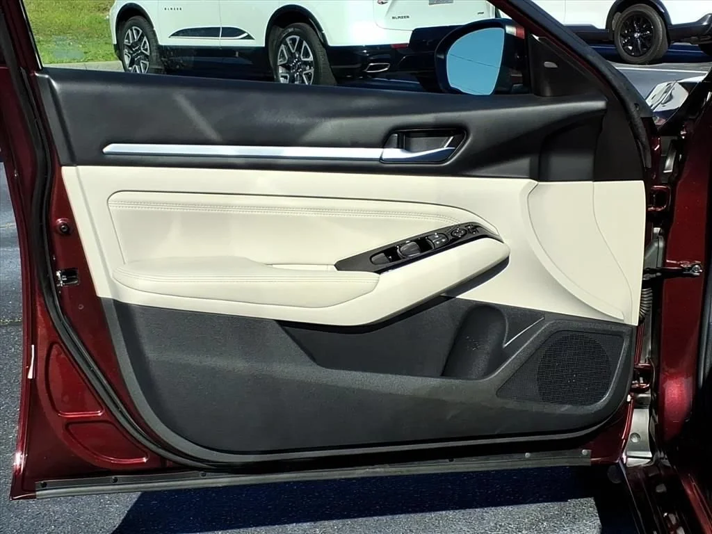 Used 2023 Red Nissan SV FWD image 5