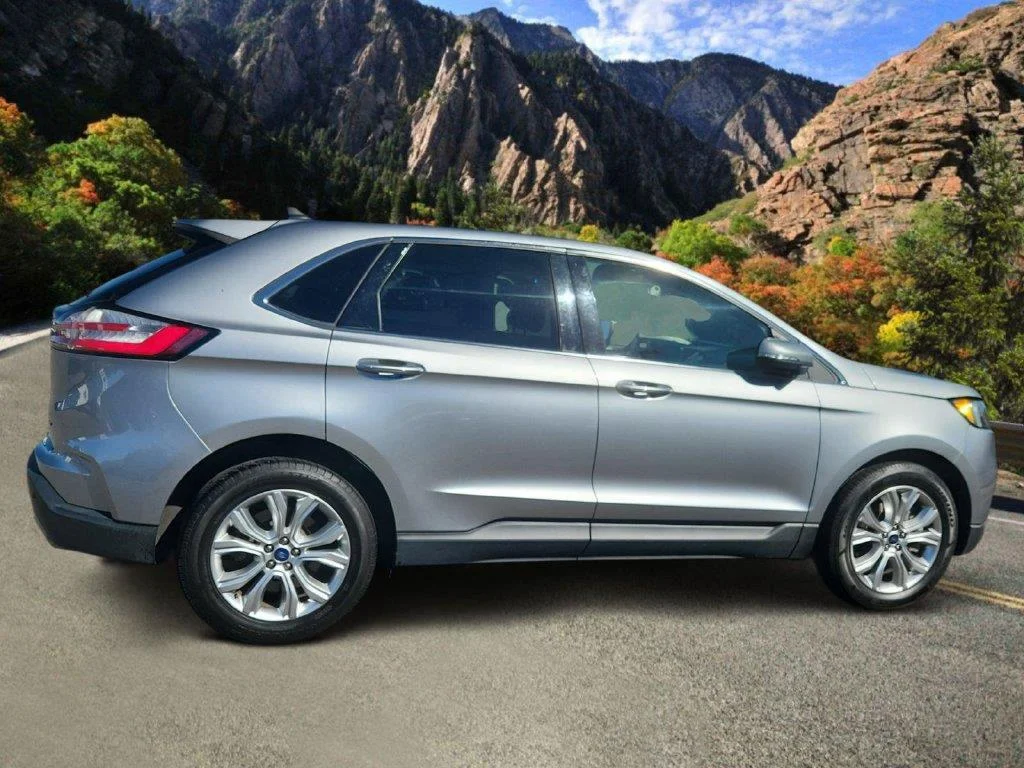 Used 2022 Iconic Silver Ford Titanium image 2
