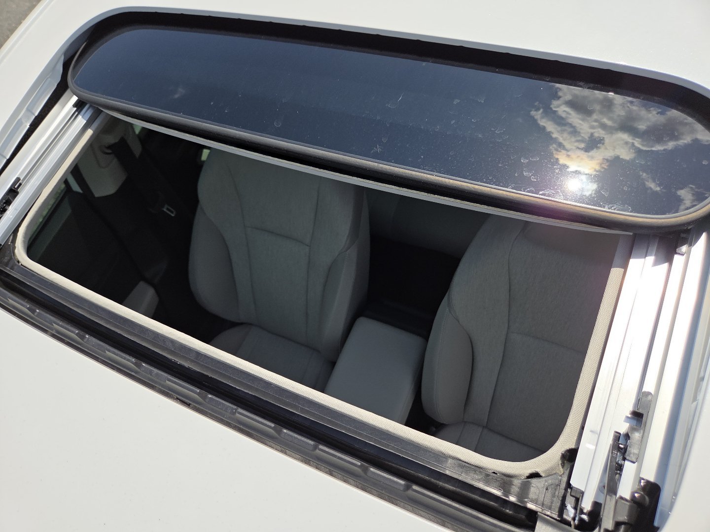 New 2026 Platinum White Pearl Honda SE image 3