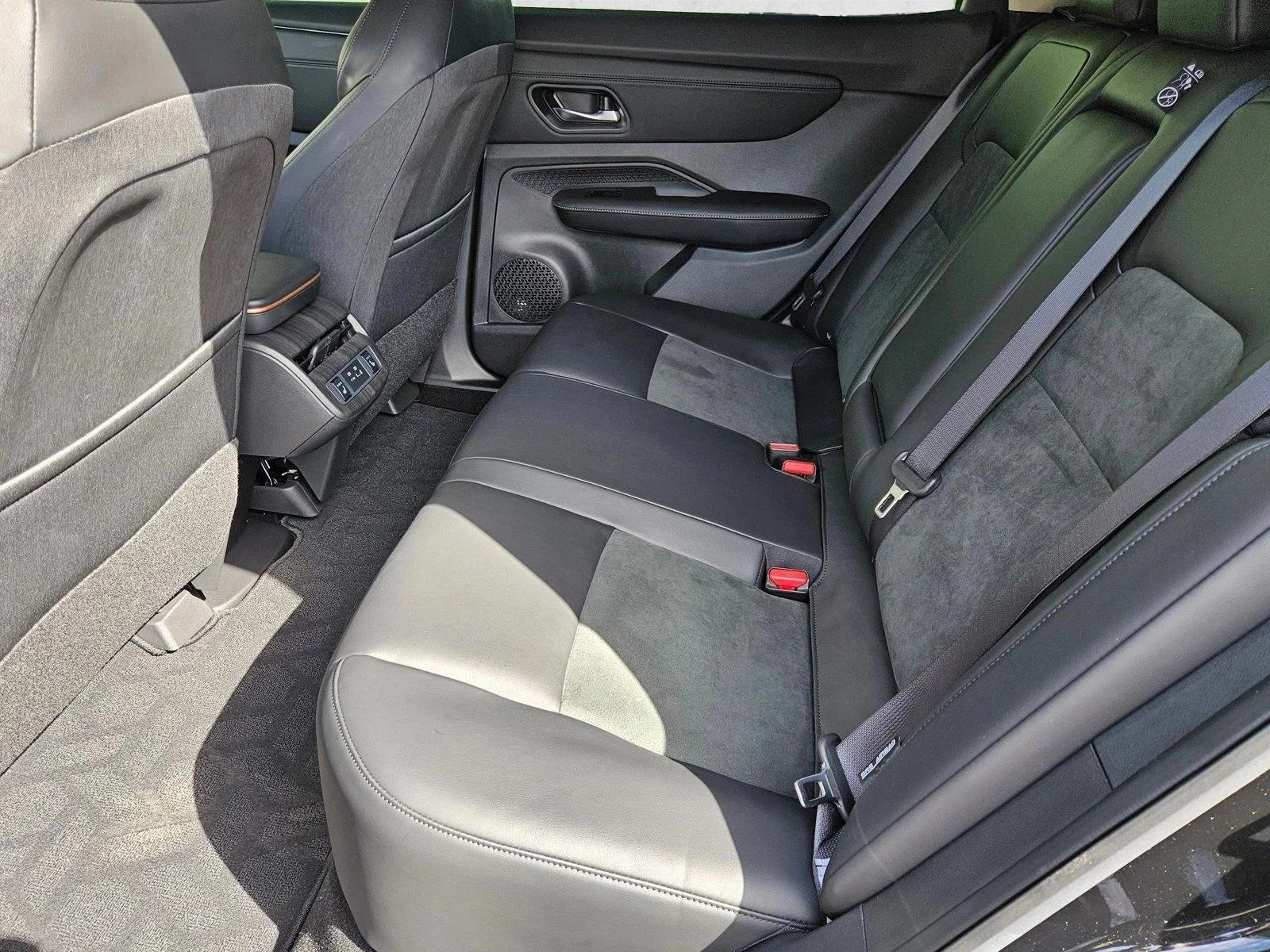 Used 2024 Black Diamond Pearl Nissan ENGAGE image 16