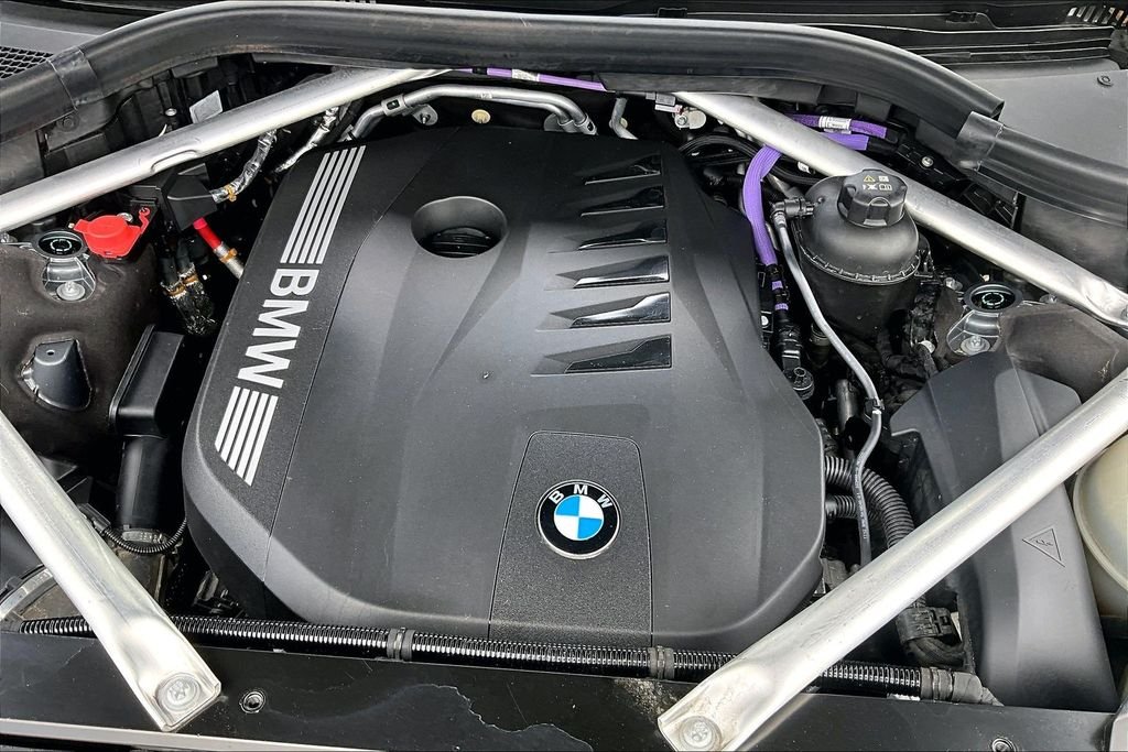 Used 2023 Gray BMW xDrive40i image 31