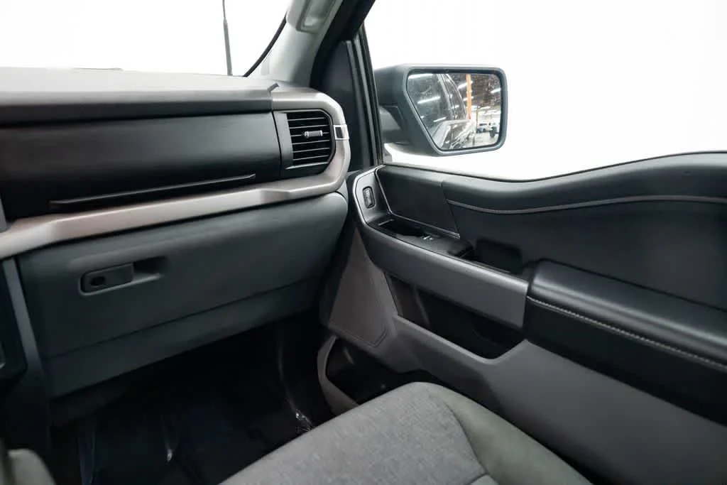 Used 2025 Agate Black Metallic Ford XLT image 10