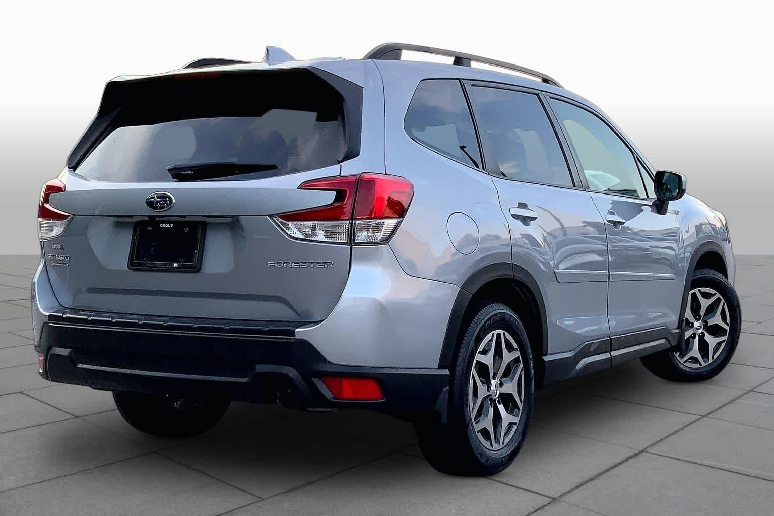 Used 2020 Ice Silver Metallic Subaru Premium image 13