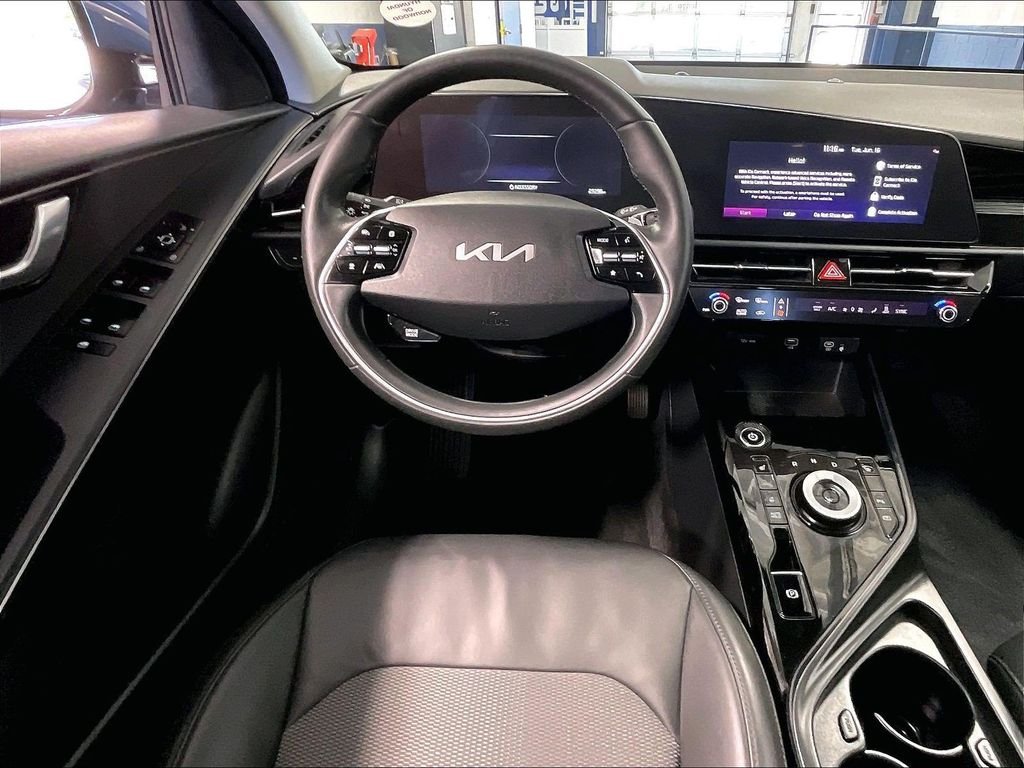 Used 2024 Blue Kia Wind image 17