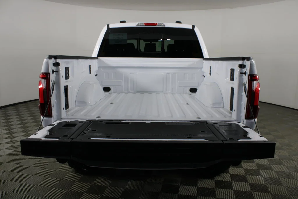 New 2026 Oxford White Ford Tremor image 7