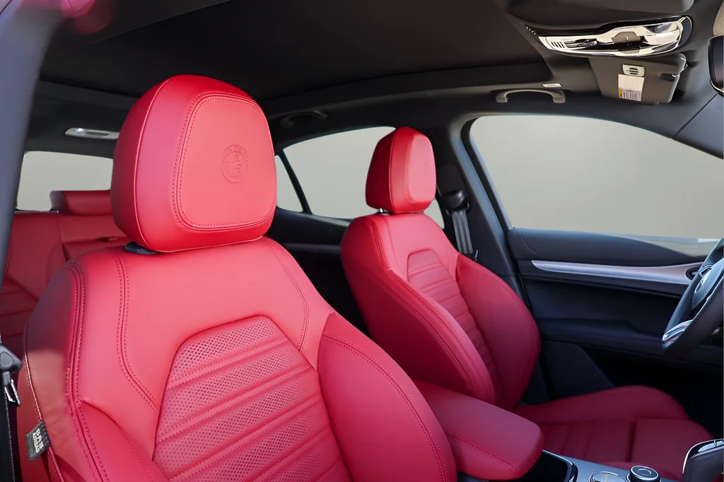 New 2025 White Alfa Romeo Base image 21