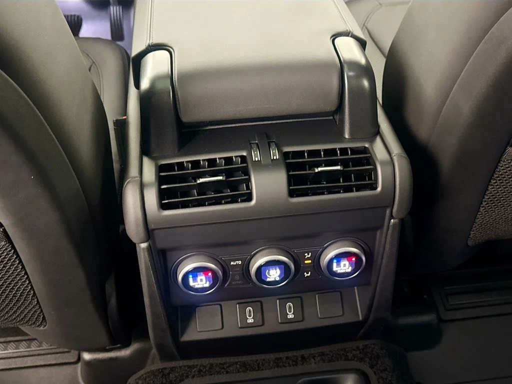 New 2026 Woolstone Green Land Rover X-Dynamic SE image 23