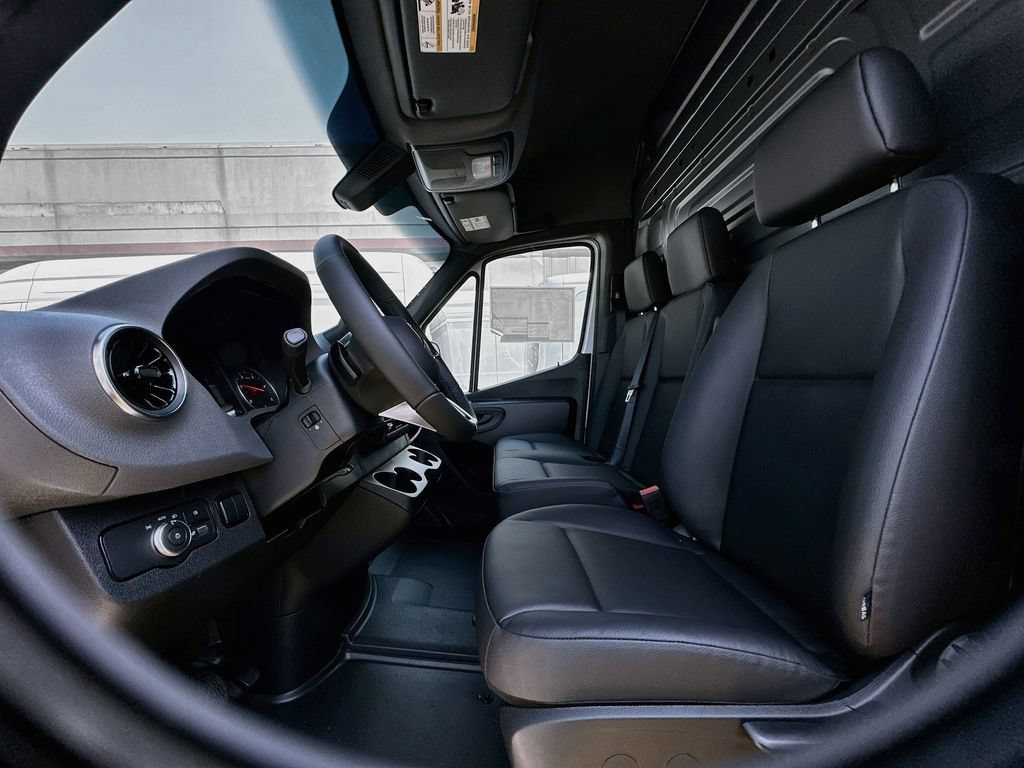 New 2026 Arctic White Mercedes-Benz Cargo 170 WB image 46