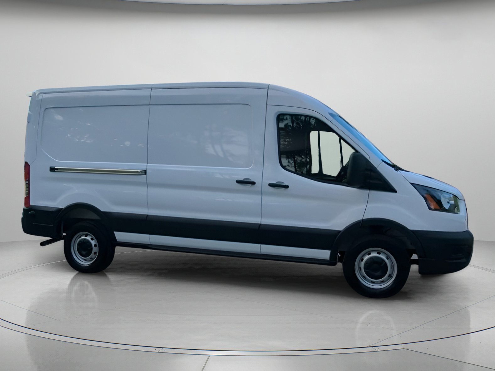 New 2026 Oxford White Ford Cargo Van image 31