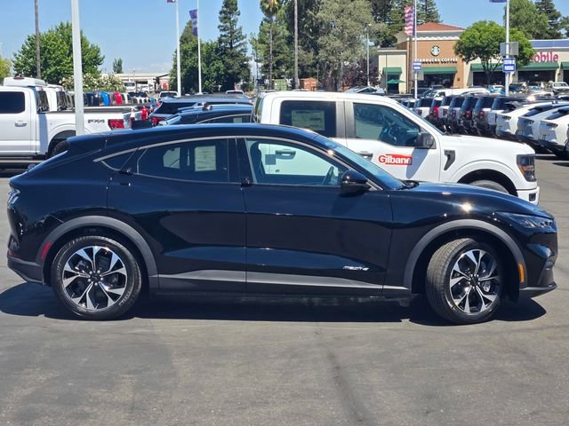 New 2026 Black Ford Select image 3