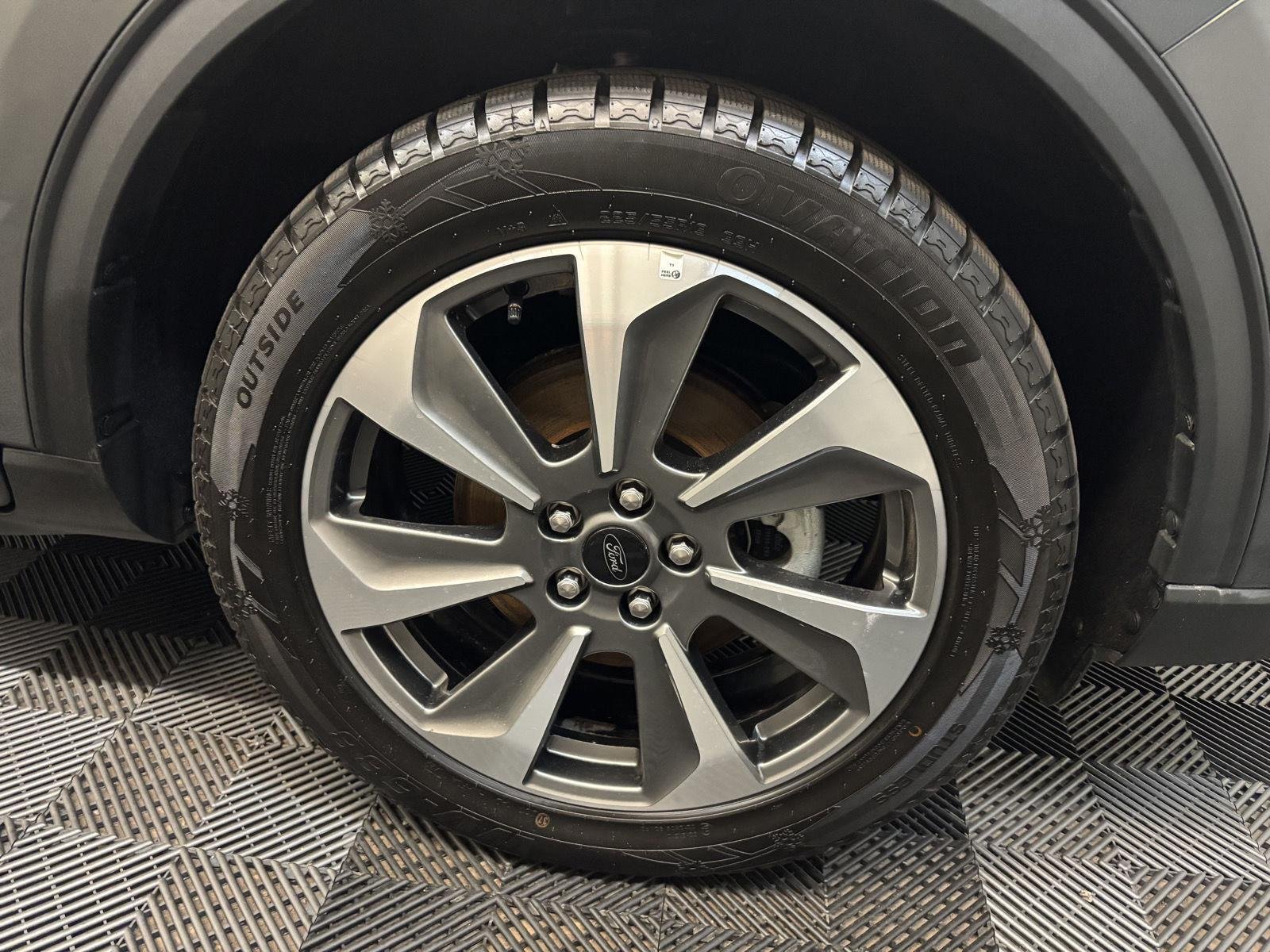 Used 2025 Carbonized Gray Metallic Ford Platinum image 47