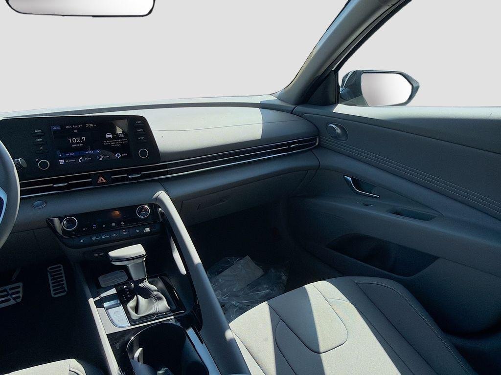 2026 Hyundai Elantra SEL - Photo 16